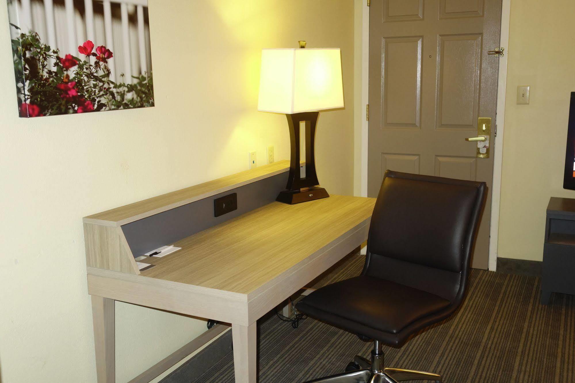 Country Inn & Suites By Radisson, Burlington Elon , Nc المظهر الخارجي الصورة